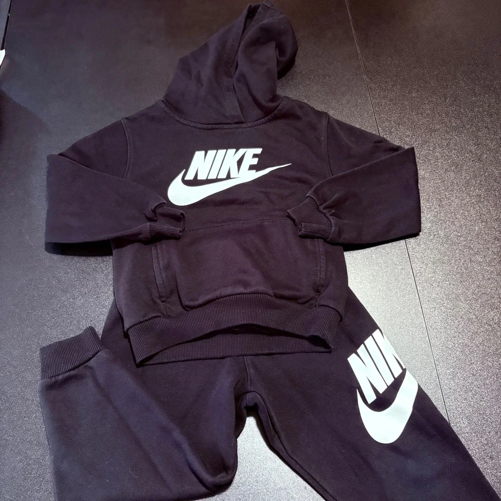 Nike Sportswear Fleece Pullover Hoodie Joggers 2-Piece Outfit Set black 5 yr kid